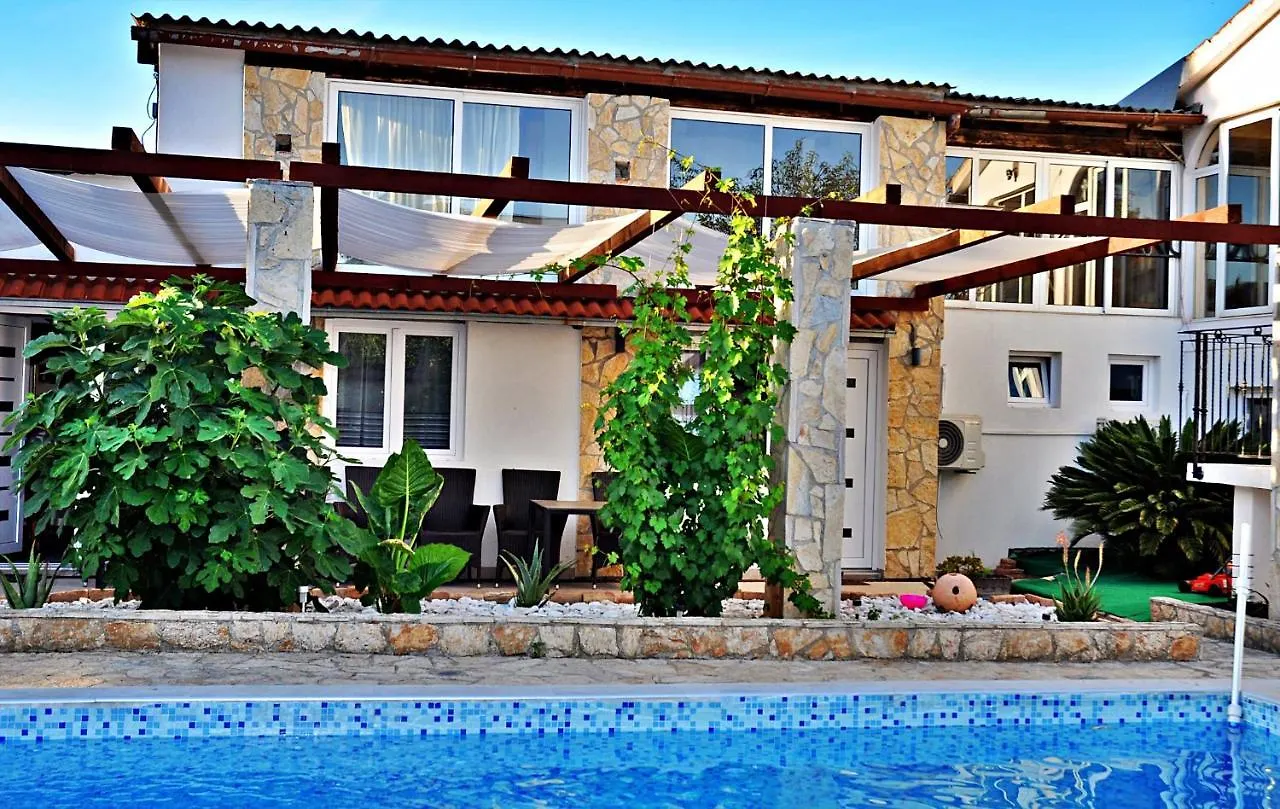 Azzuro Apartmani Pula