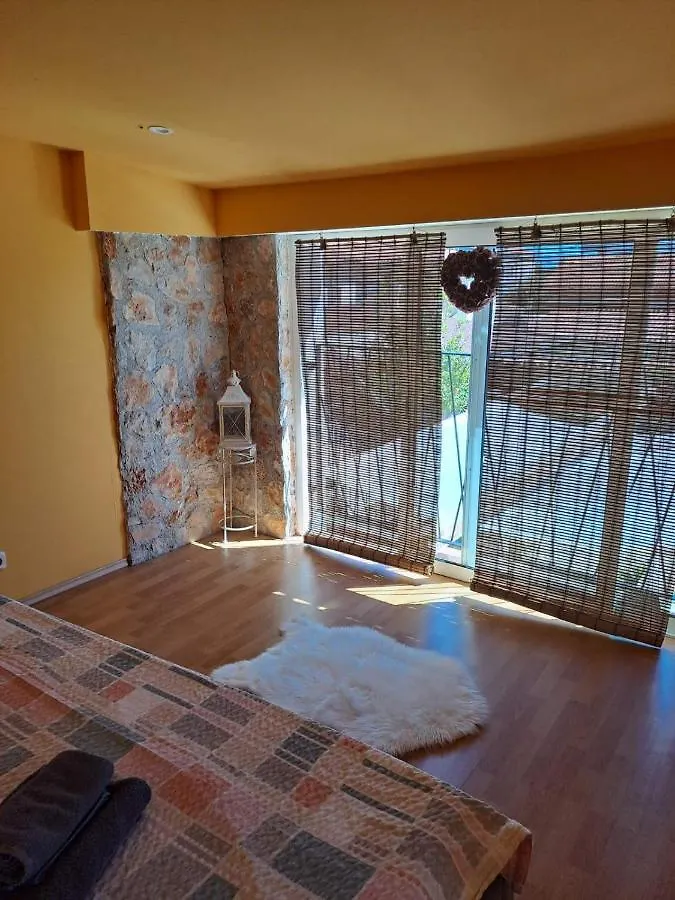 Azzuro Apartmani Pula 0*,  Kroatien