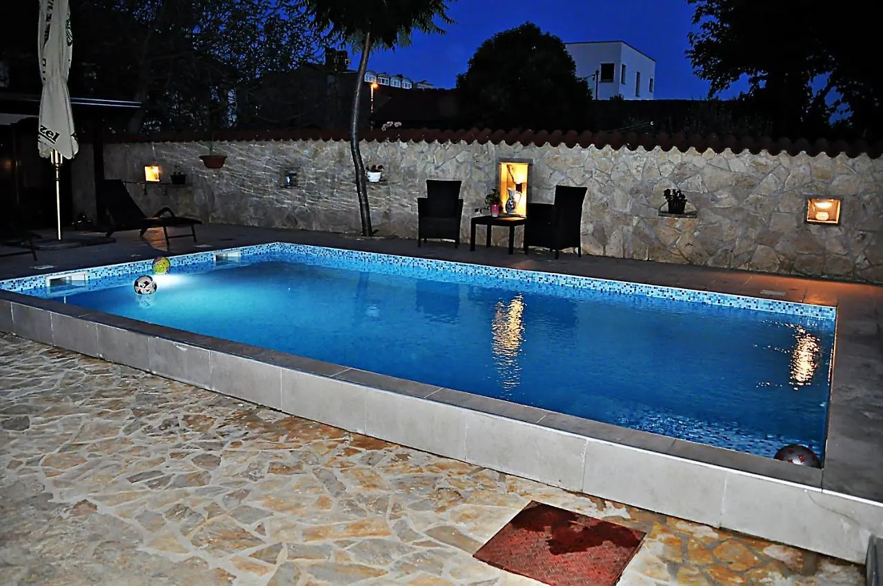 Azzuro Apartmani Pula