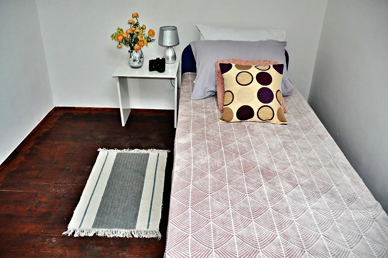 Azzuro Apartmani Pula 0*,  Kroatien