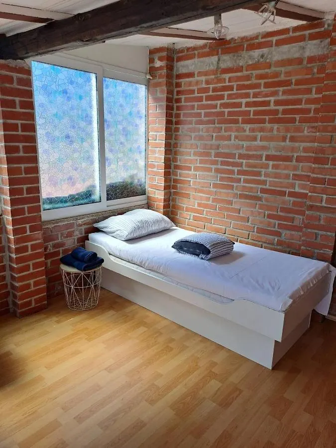 Azzuro Apartmani Pula 0*,  Kroatien